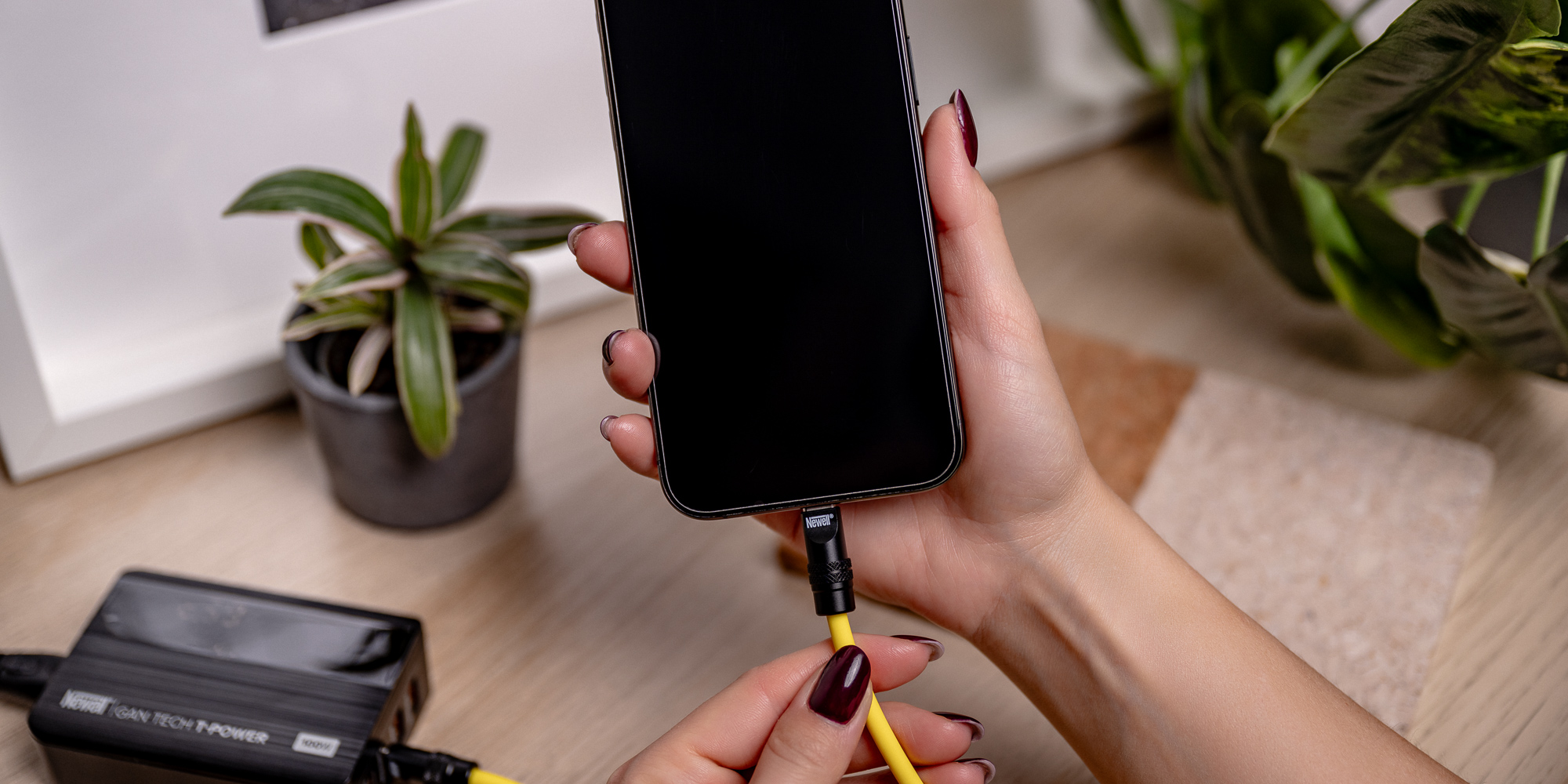 Kabel Newell USB-C - USB-C 100 W, 1,5 m, silikonowy, spiralny, żółto-czarny